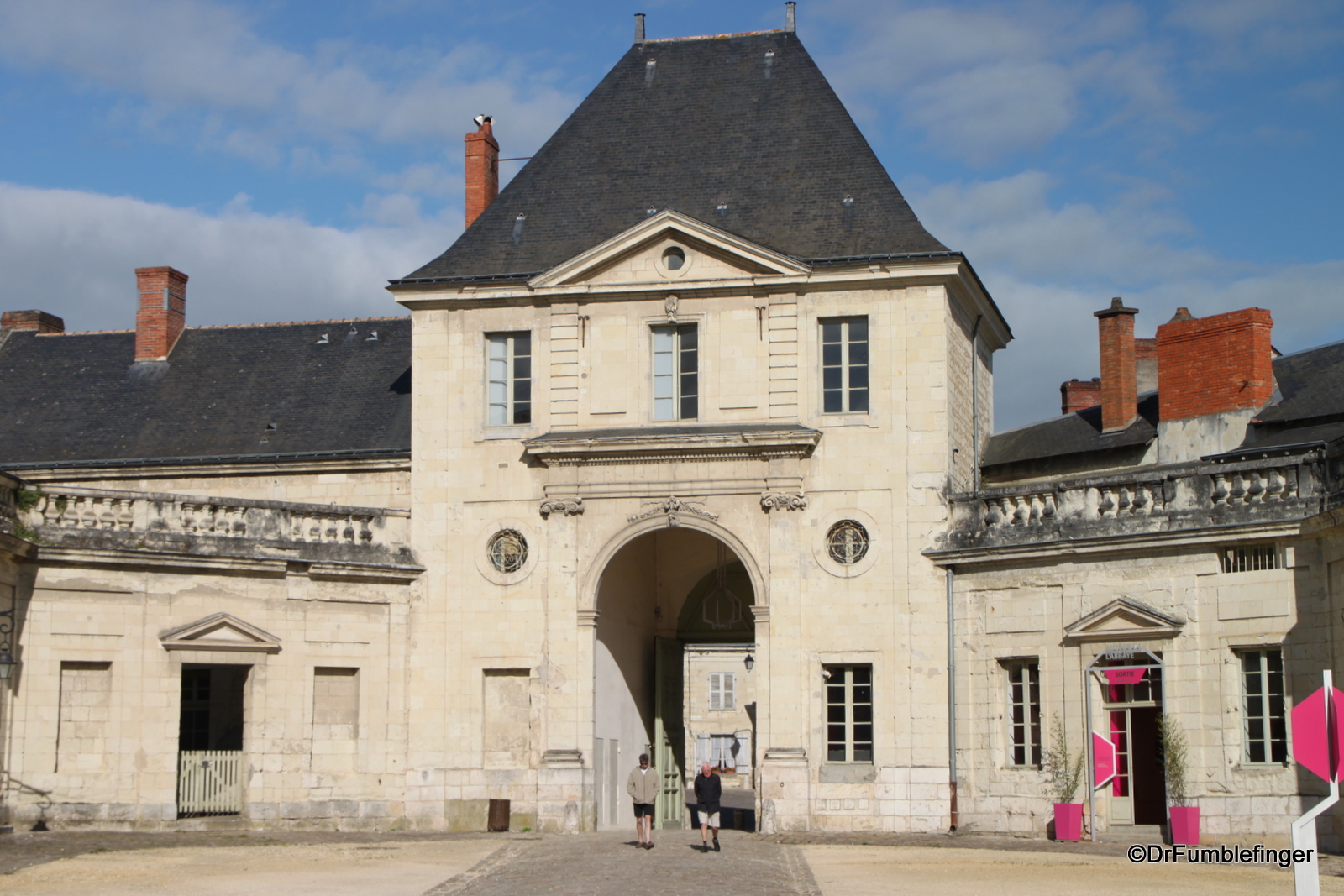 Outer courtyard within Abbaye Fontevraud