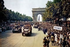 Crowds of French patriots line the Champs Elysees 1944 (courtesy Wikimedia)