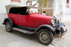One of the old cars at Rawla Jojawar