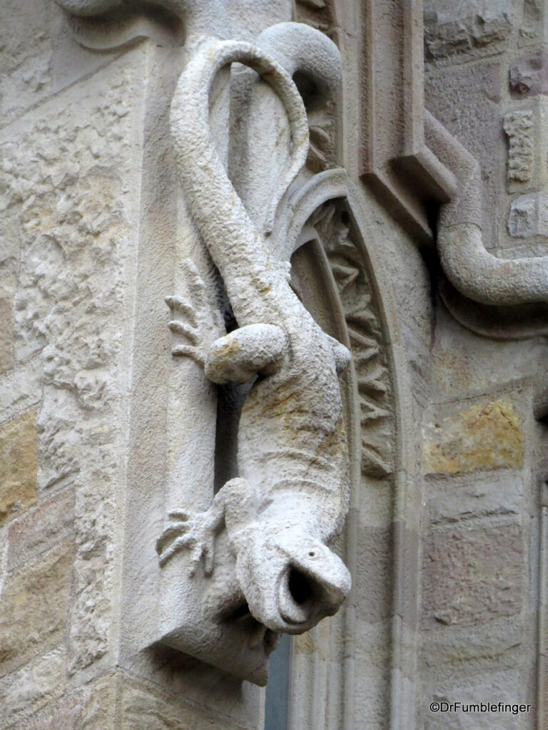 Exterior detail of lizard, La Sagrada Familia